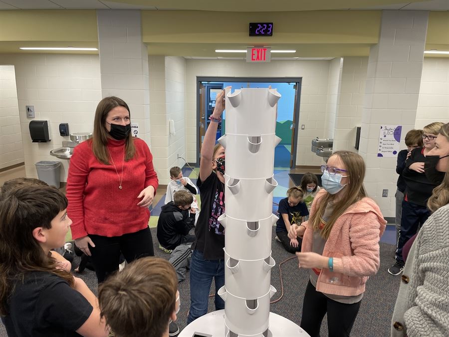  Aeroponic Gardening in 4th Grade